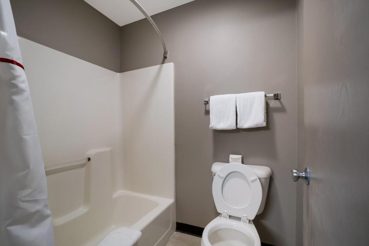 Super 8 By Wyndham Marston Motel Luaran gambar