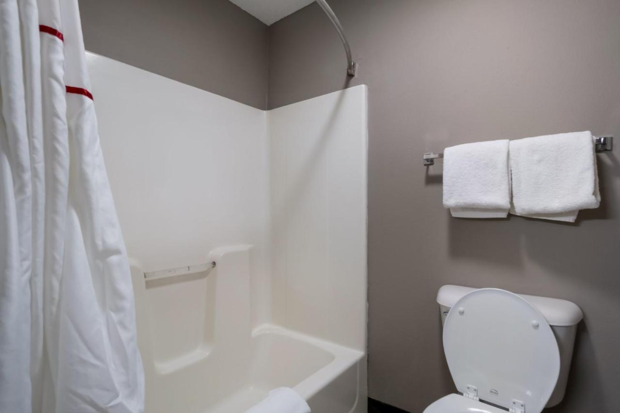 Super 8 By Wyndham Marston Motel Luaran gambar