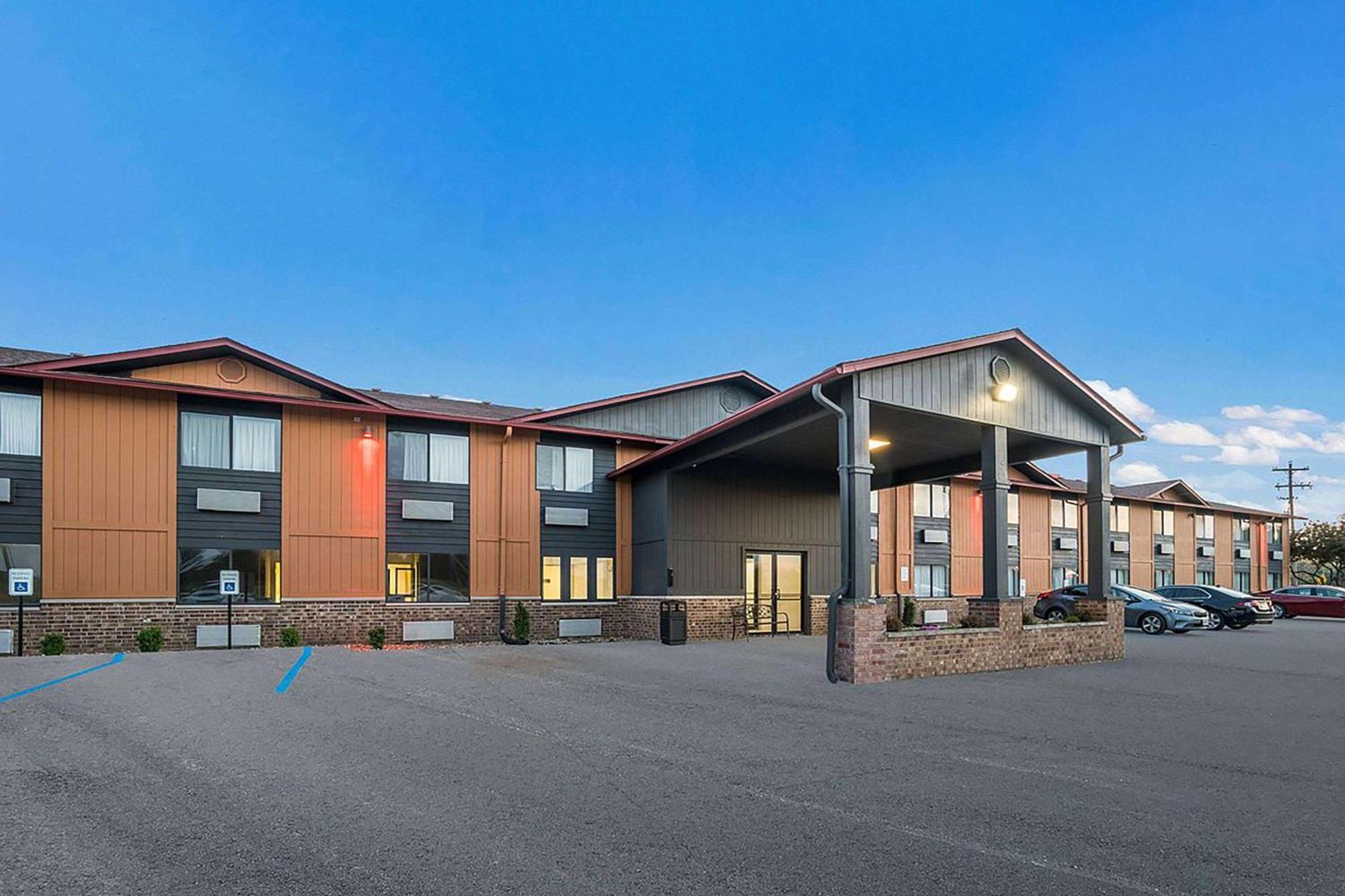 Super 8 By Wyndham Marston Motel Luaran gambar